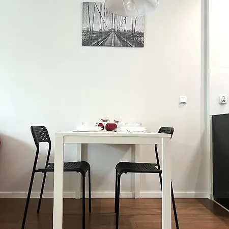 Dmowskiego 17f - Self Check-in 20h